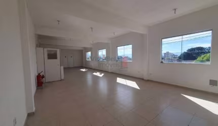 Excelente salão comercial na Vila São José com 100 m², com 2 banheiros e copa