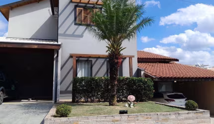 Linda casa com Piscina no Condominio Hipica Pinheiro em Taubaté