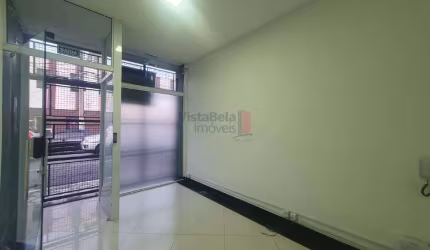 Excelente ponto comercial com 2 salas, recepção, cozinha e banheiro.