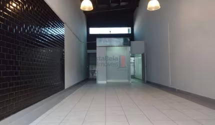 Imóvel comercial na Vila São Geraldo com ótima localização grande salão com pé direito duplo, 2 banheiros e recuo para estaciionamento