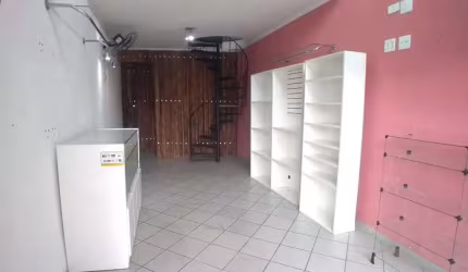 Ponto Comercial próximo ao Centro para Locação. Possui Mezanino.