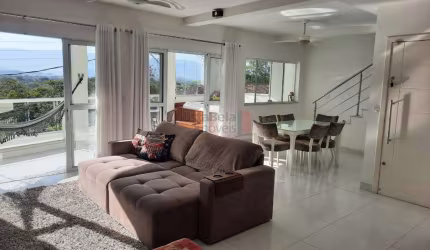 Espetacular Sobrado a Venda no Centro de Tremembé com Vista para a Serra!