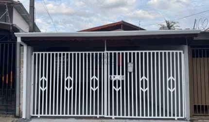 Casa Reformada a Venda com 2 Dormitórios no Residencial Bardan