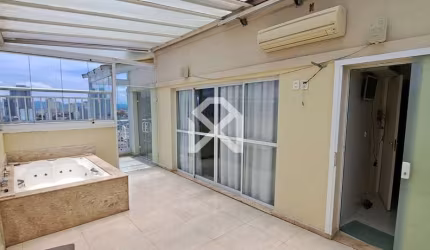 Apartamento cobertura de 136m, 3 suítes; área externa coberta com teto solar automatizado e banheir