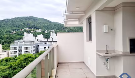 Apartamento em Córrego Grande, 2 suítes com uma vaga. Agende sua visita!
