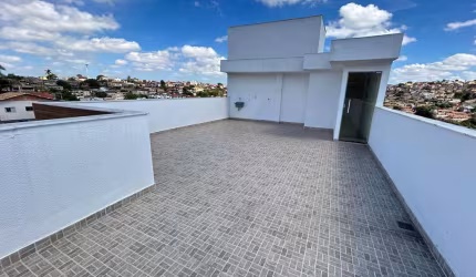 Cobertura de três quartos no Bairro Céu Azul
