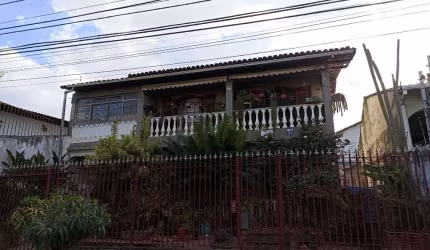 CASA EM OTIMA LOCALIZAÇÃO 5 QUARTOS