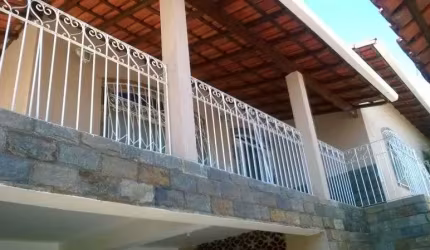CASA DE CINCO QUARTOS NO BAIRRO CÉU AZUL