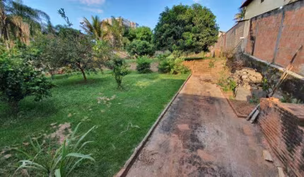 LOTE DE 1.310 M2 EM REGIÃO NOBRE DA PAMPULHA
