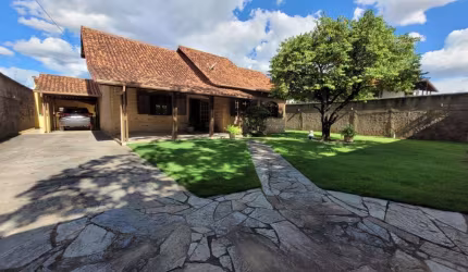 CASA EM LOTE DE 1000M² NO BANDEIRANTES