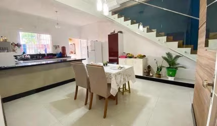 CASA DE TRÊS QUARTOS A VENDA NO BAIRRO XANGRI-LÁ