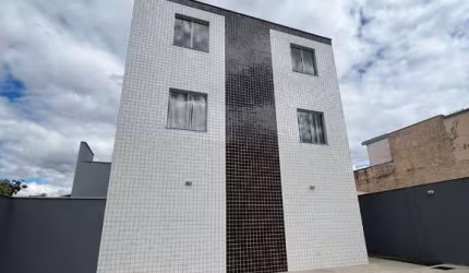 APARTAMENTO DE TRÊS QUARTOS NO JARDIM LEBLON