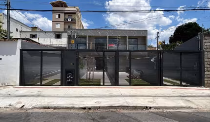 CASA COM DUAS SUÍTES E DUAS VAGAS  NO SANTA BRANCA