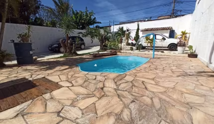 CASA PLANA DE TRÊS QUARTOS NO BAIRRO SÃO JOÃO BATISTA