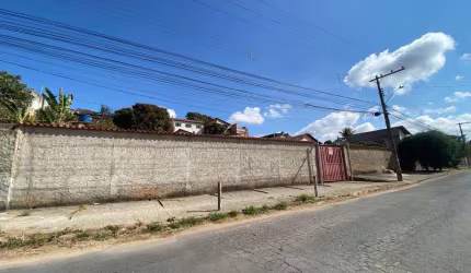 LOTE 435 m² NO BAIRRO DUQUESA, PRÓXIMO AV. BRASILIA