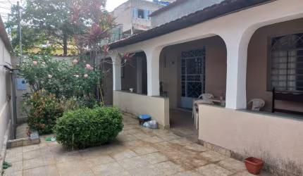 Casa em lote de 360 metros no Jardim leblom