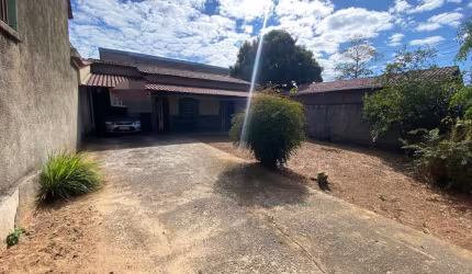 CASA PLANA DE TRÊS QUARTOS NO BAIRRO COPACABANA