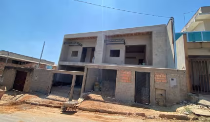 CASA DE TRÊS QUARTOS NO BAIRRO CACHOEIRA / SÃO JOSÉ DA LAPA