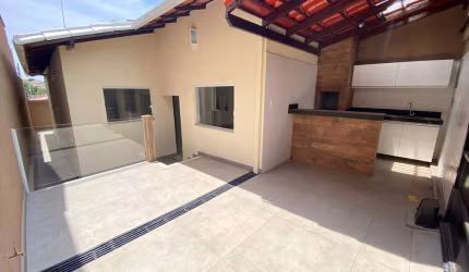 Casa de três quartos no Bairro Candelária