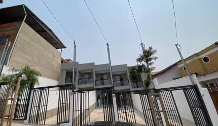 CASA GEMINADA COM ENTRADA INDEPENDENTE NO BAIRRO JARDIM GUANABARA!