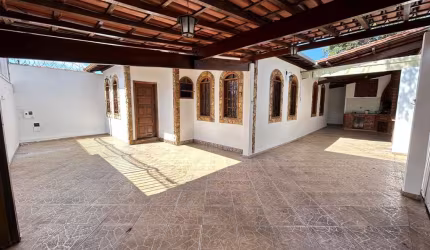 Casa geminada de três quartos no Bairro Jardim Atlântico