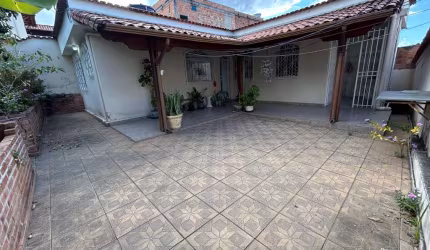 Casa de dois quartos no Bairro Jardim Guanabara