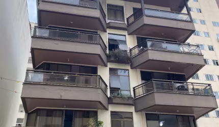 Cobertura duplex com 4 dormitórios, na região central de de Meia Praia