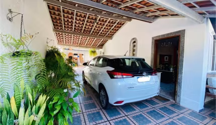 Casa de Dois Andares à Venda no Bairro Vila Central - Resende/RJ