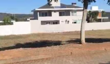 Terrenos em condomínio fechado