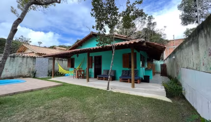 Linda Casa de 3 dormitórios e uma linda Varanda com piscina