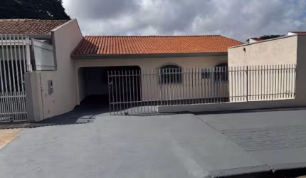 Casa com 2 quartos para alugar na AMADOR BUENO, 115, Conjunto Residencial Itamaraty, Maringá por R$ 2.300