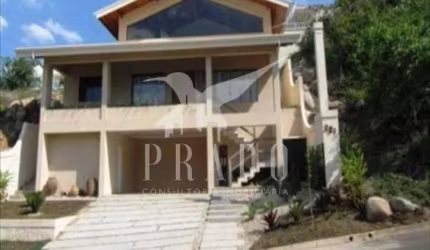 CASA EM CONDOMÍNIO FECHADO