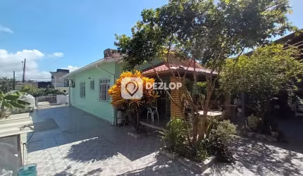 Casa à venda em Areias, São José - SC | Com Edícula