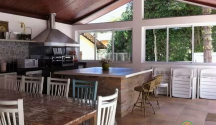 CASA DE ALTO PADRÃO com manutenção impecável, com área de lazer incrível!!!