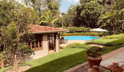 Casa maravilhosa em 1.488m2 no condomínio Palos Verdes, total reformada