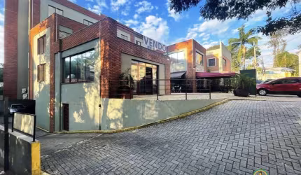 Loja &amp;quot;A&amp;quot; - Centro Comercial (176,88m²)