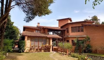 Casa com 4 dorms (2sts), 4 áreas gourmet, piscina, sauna Em condomínio
