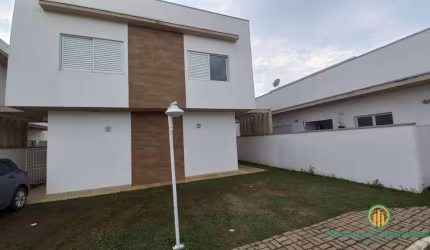 Sobrado 3 dormitórios, sendo 1 suíte com quintal, condomínio com 12 casas