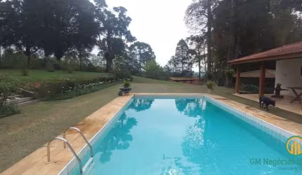 Casa/chácara em São Roque, 6 qtos, edícula, baias p cavalos, piscina, sauna