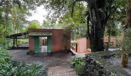 Chácara 5 mil m² - Arq. autoral com pegada ecológica!