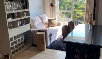 Belíssimo apartamento mobiliado no miolo da Granja Viana