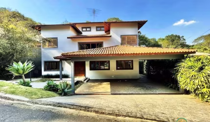 Casa com 5 dorms / 2 sts (1 térrea) piscina, gourmet e vista! Em Condomínio