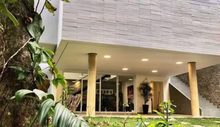 Casa moderna recém construída em Condominio de Alto Padrão