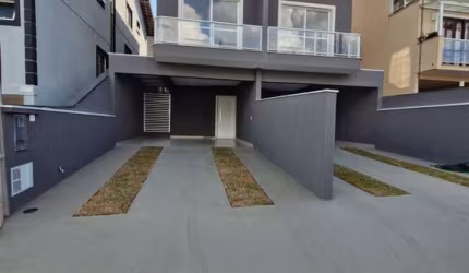 Linda casa nova em condomínio, 3 dormitórios,sendo 1 suíte lazer c churrasq