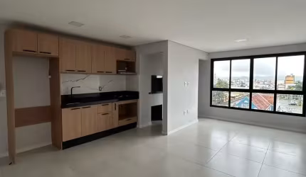 Apartamento Semi Mobiliado Com 01 suíte + 02 dormitórios no Centro de Itajaí/SC