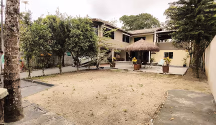 Sobrado as margens do rio Guaraguaçu