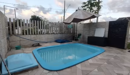 Casa com piscina em Matinhos