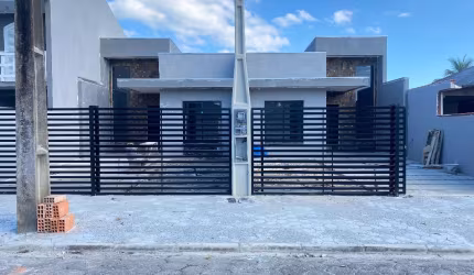 Casa nova proximo ao mar em Matinhos