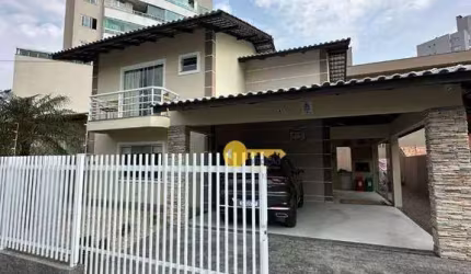 Casa a venda no centro de Itajai