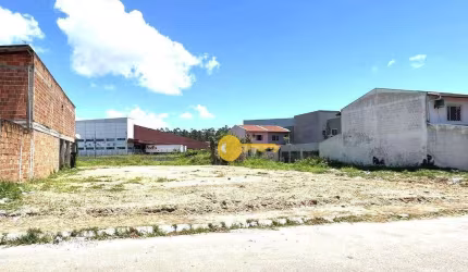 Terreno com 450 metros quadrados